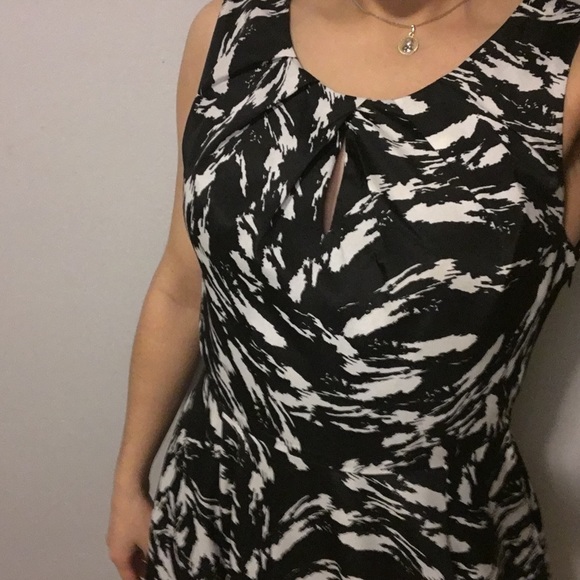 Express dress - Picture 2 of 5